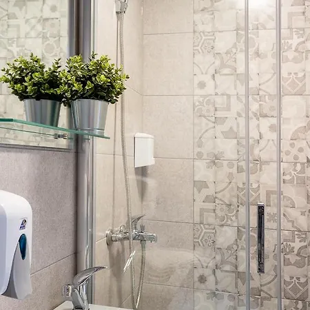 Kostovski Rooms-near E75 To Greece Apartment