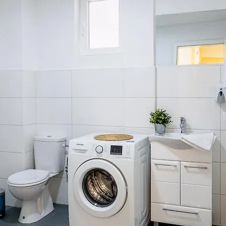 Apartment Kostovski Rooms-near E75 To Greece *