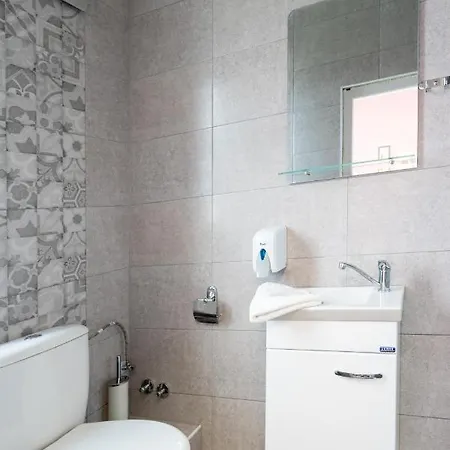 Kostovski Rooms-near E75 To Greece *